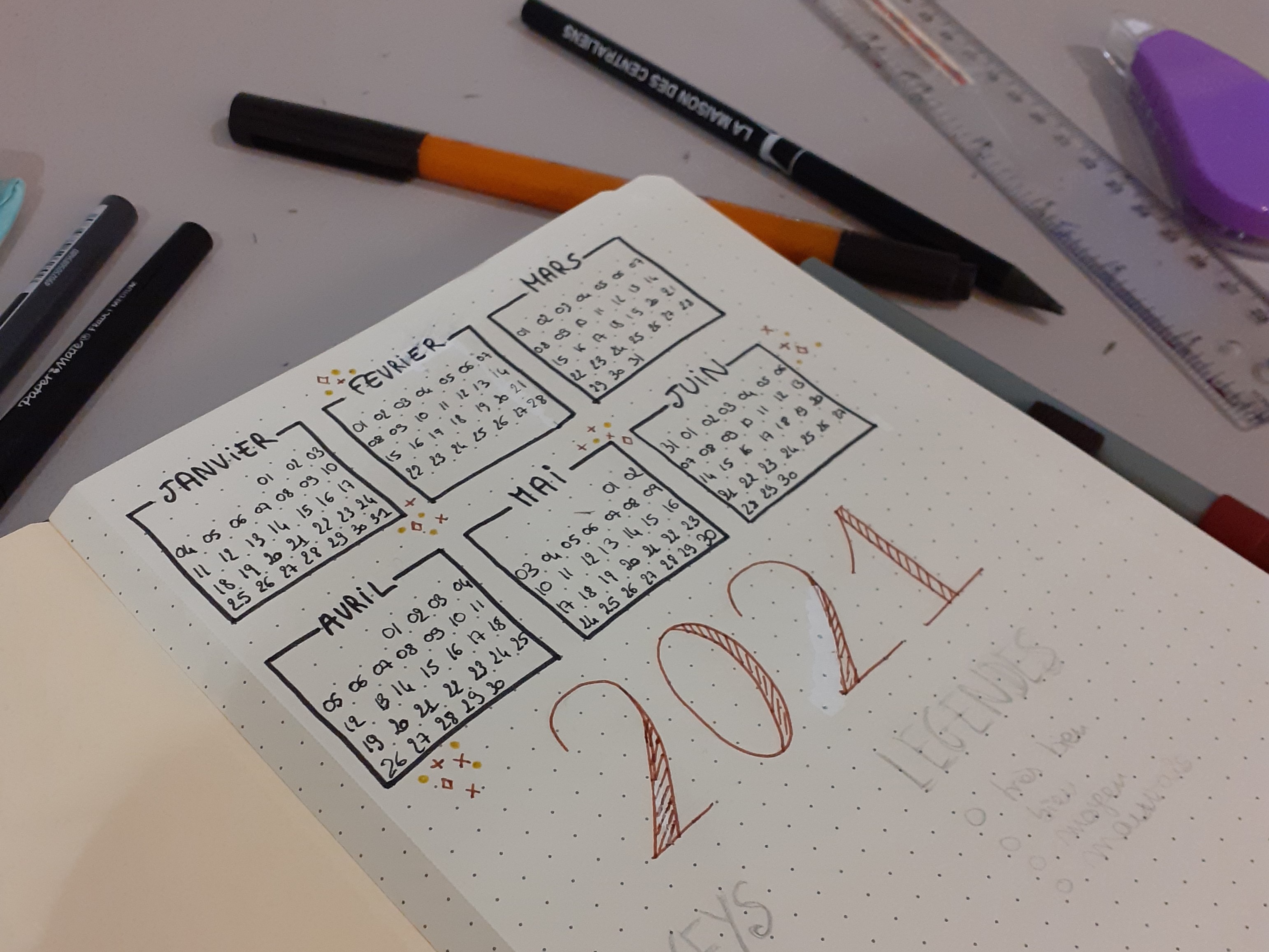 Première page, présente un calendrier